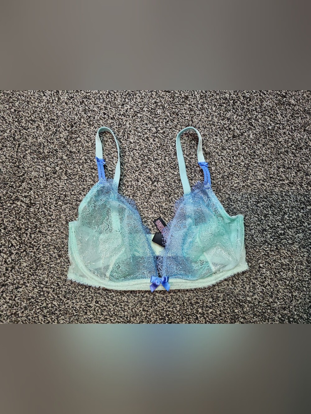 Victoria’s Secret Very Sexy Unlined Plunge Demi Bra Mint Green Blue Lace 34DD